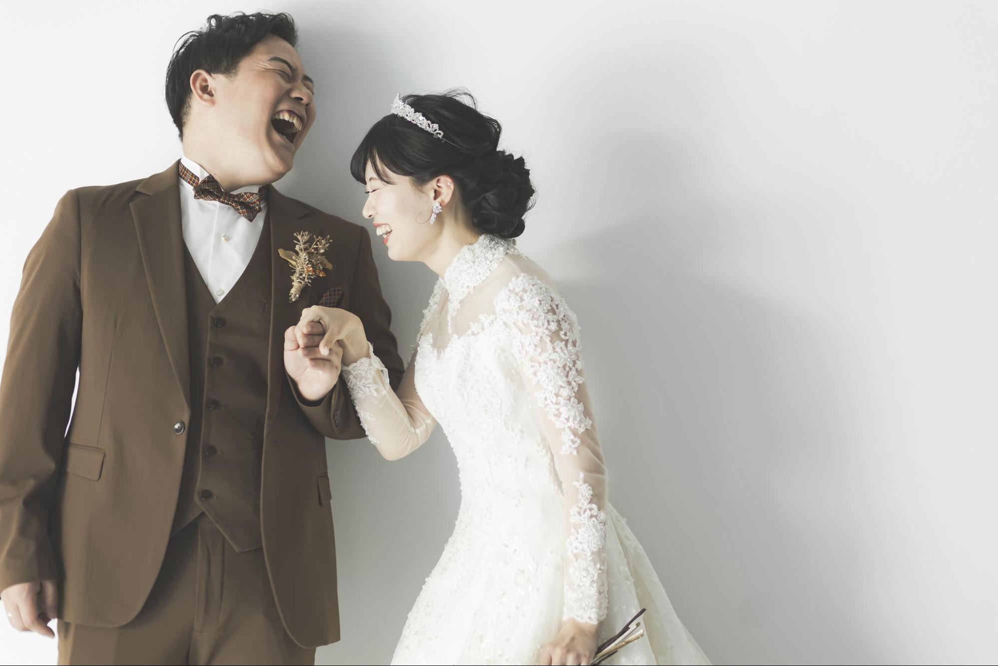 前撮りで着るスーツはどう選ぶ？選び方やおしゃれに着こなす方法を徹底