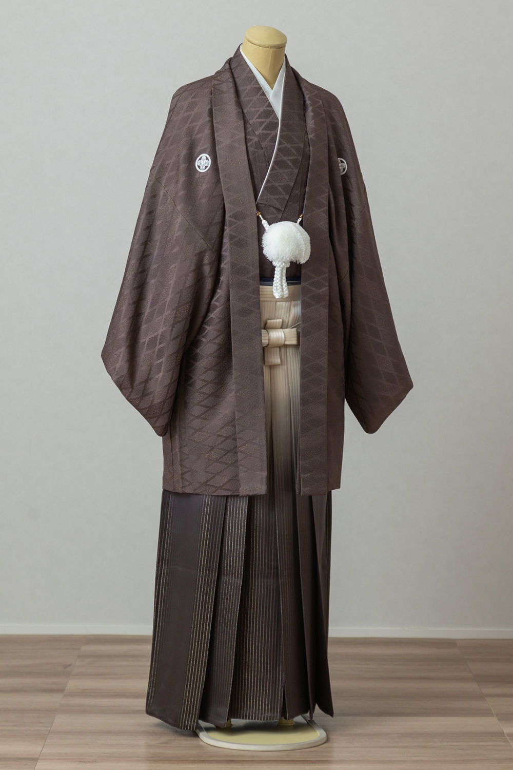 紋付・袴M_035　M_033「茶雲紋付×茶グラデ袴」スライド1