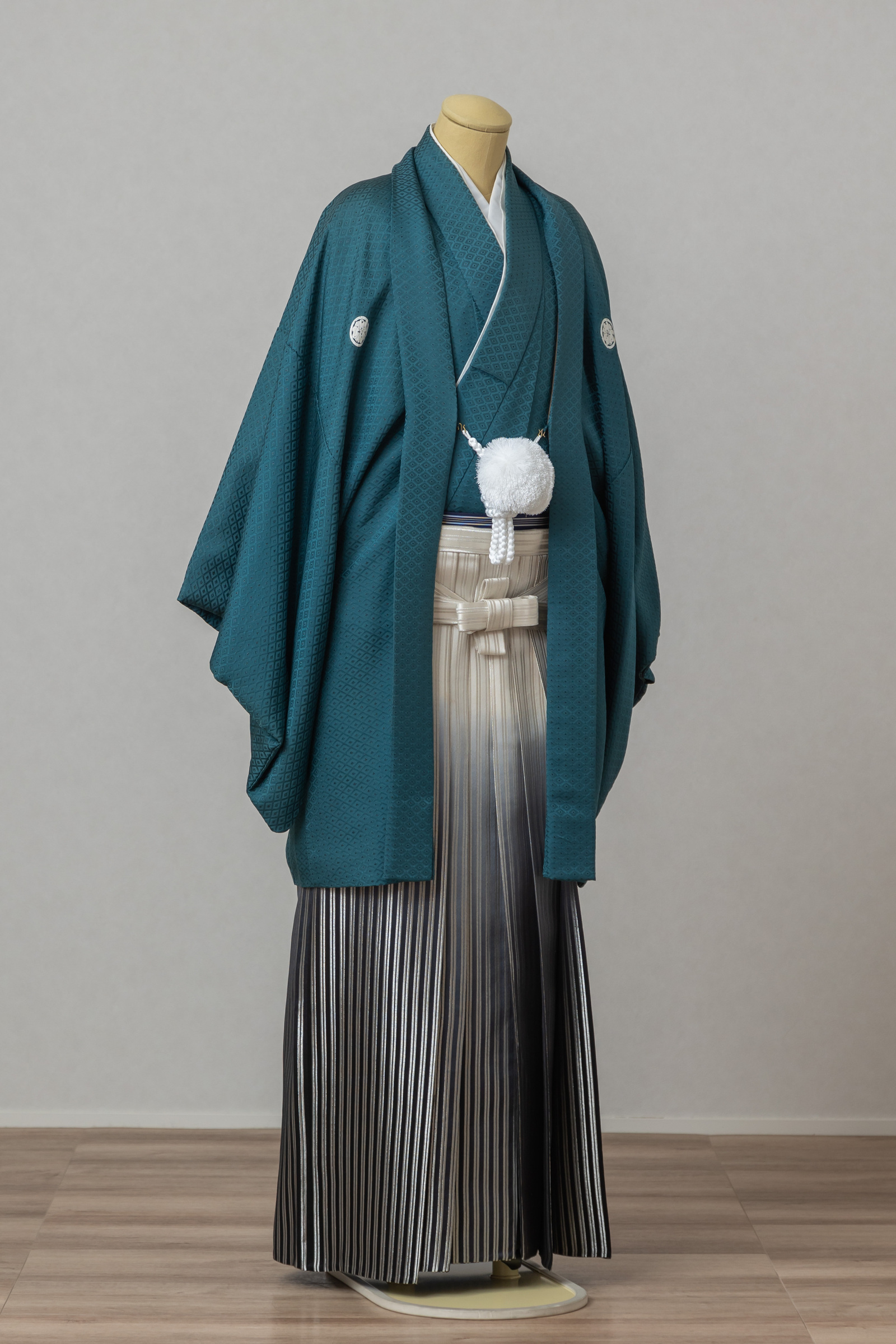 紋付・袴M_025　M_008「緑紋付_グラデ袴」スライド1