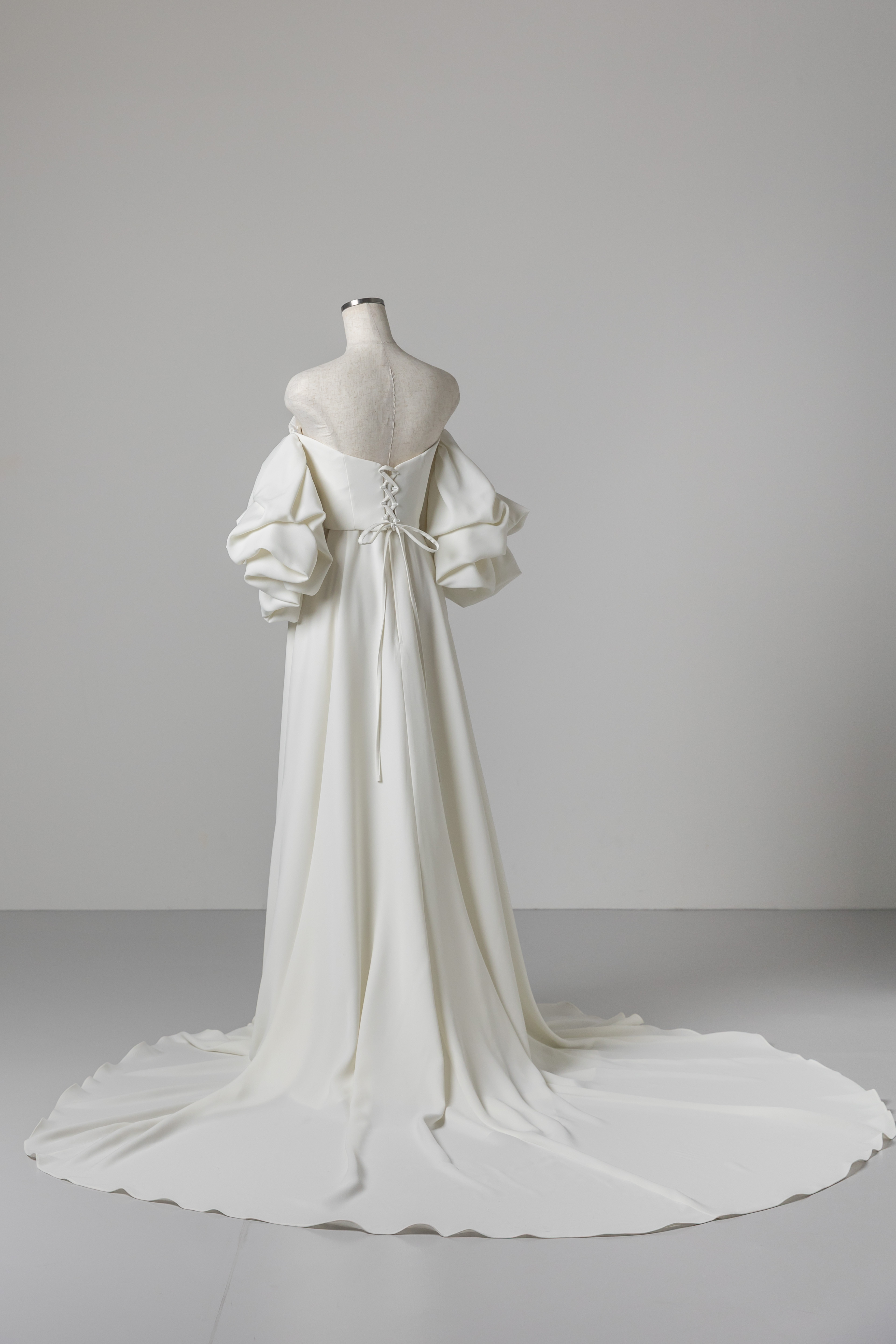 スレンダーラインWD_156「ワンショルダーとパフスリーブで魅せる、3Wayエレガントドレス」スライド6