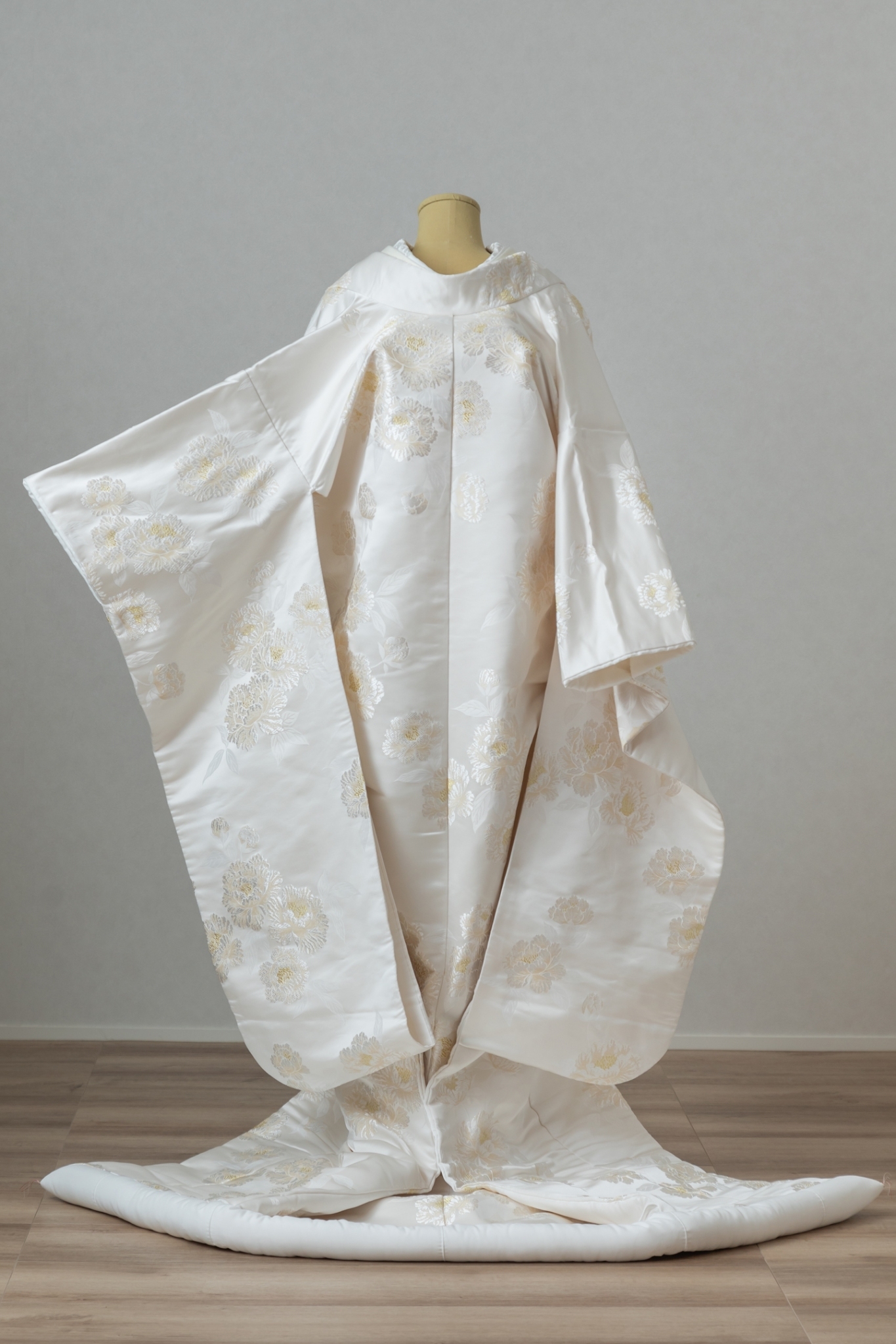 白無垢WU_083「夢牡丹　ゴールド」スライド3