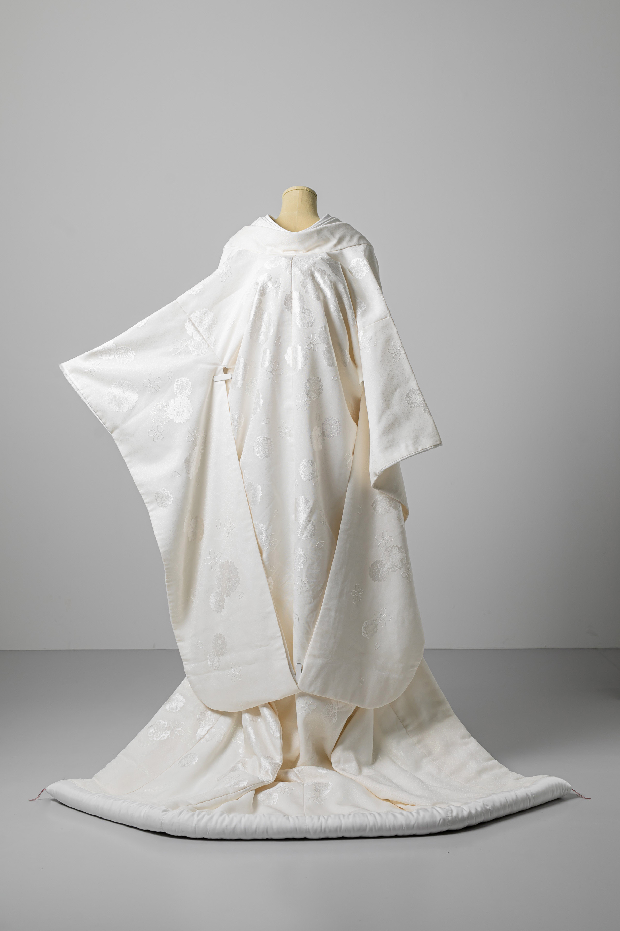 白無垢WU_104「紗　手刺繍八重桜」スライド3