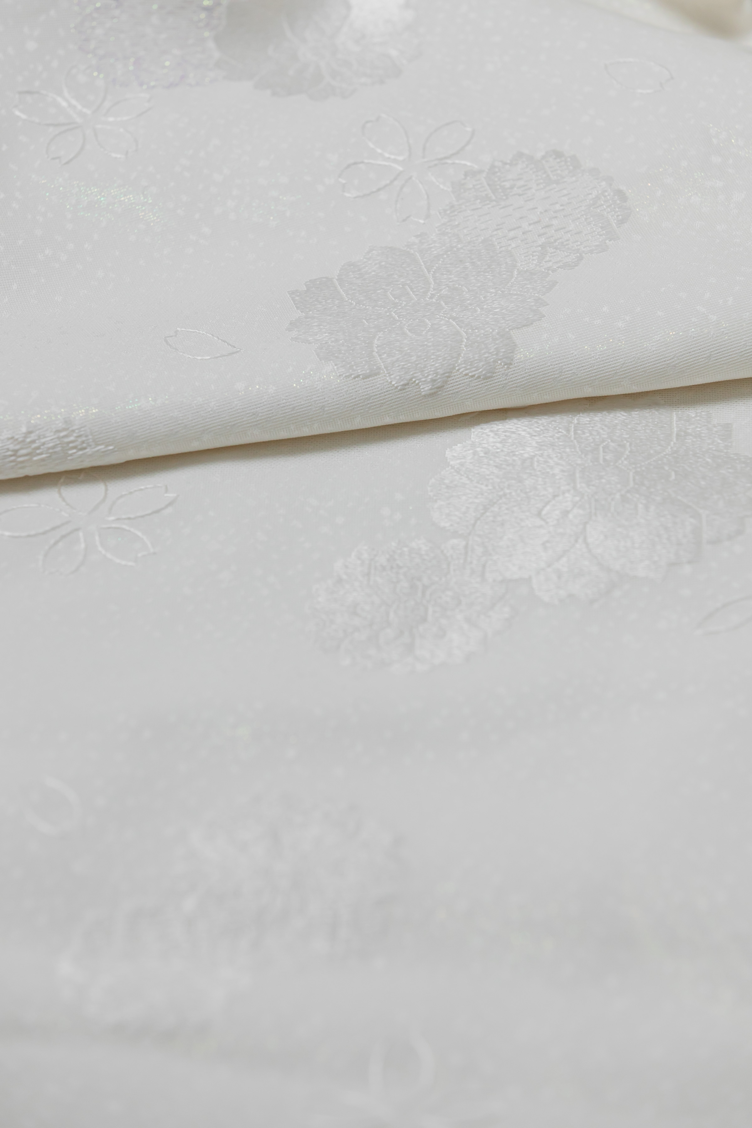 白無垢WU_104「紗　手刺繍八重桜」スライド4