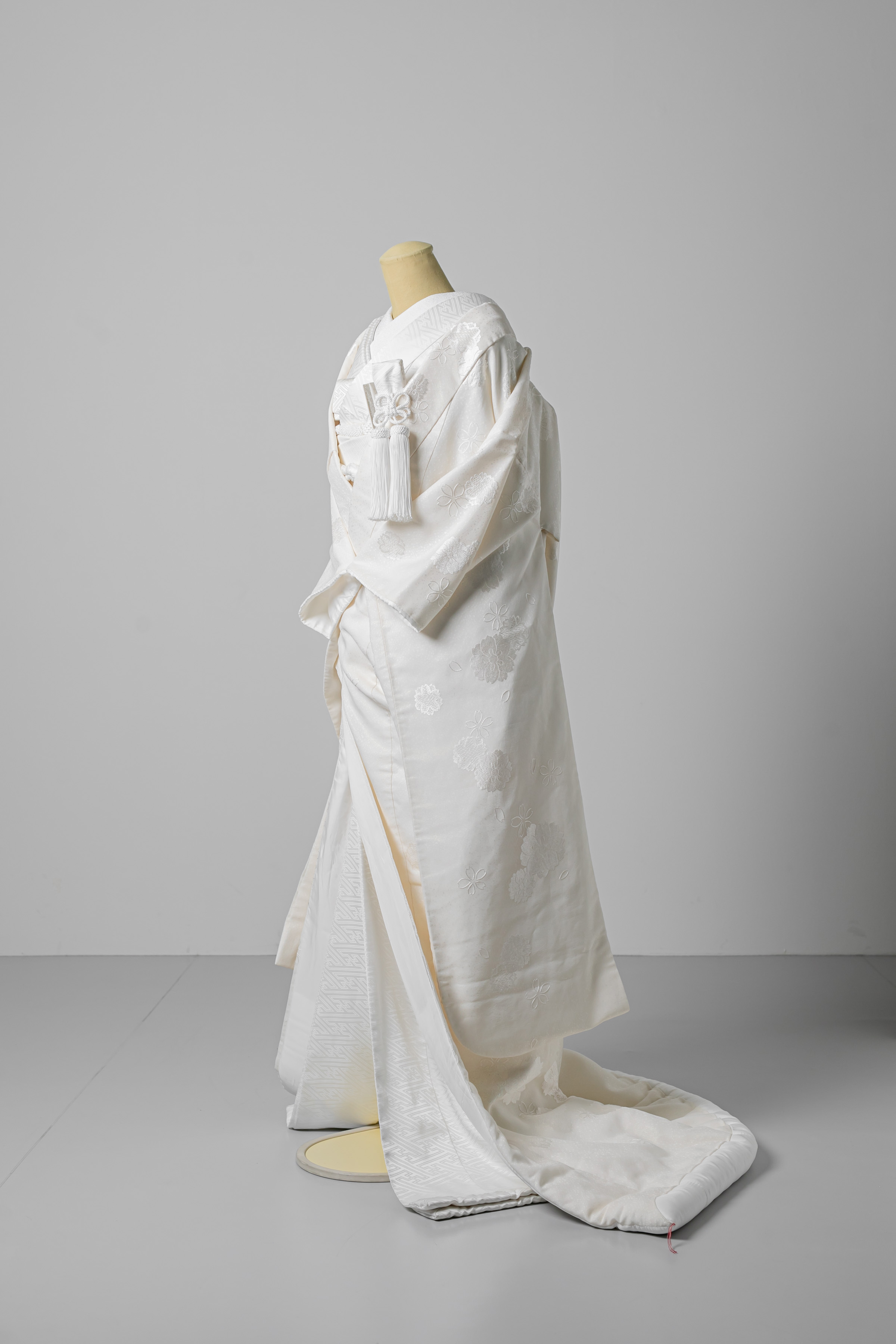 白無垢WU_104「紗　手刺繍八重桜」スライド1