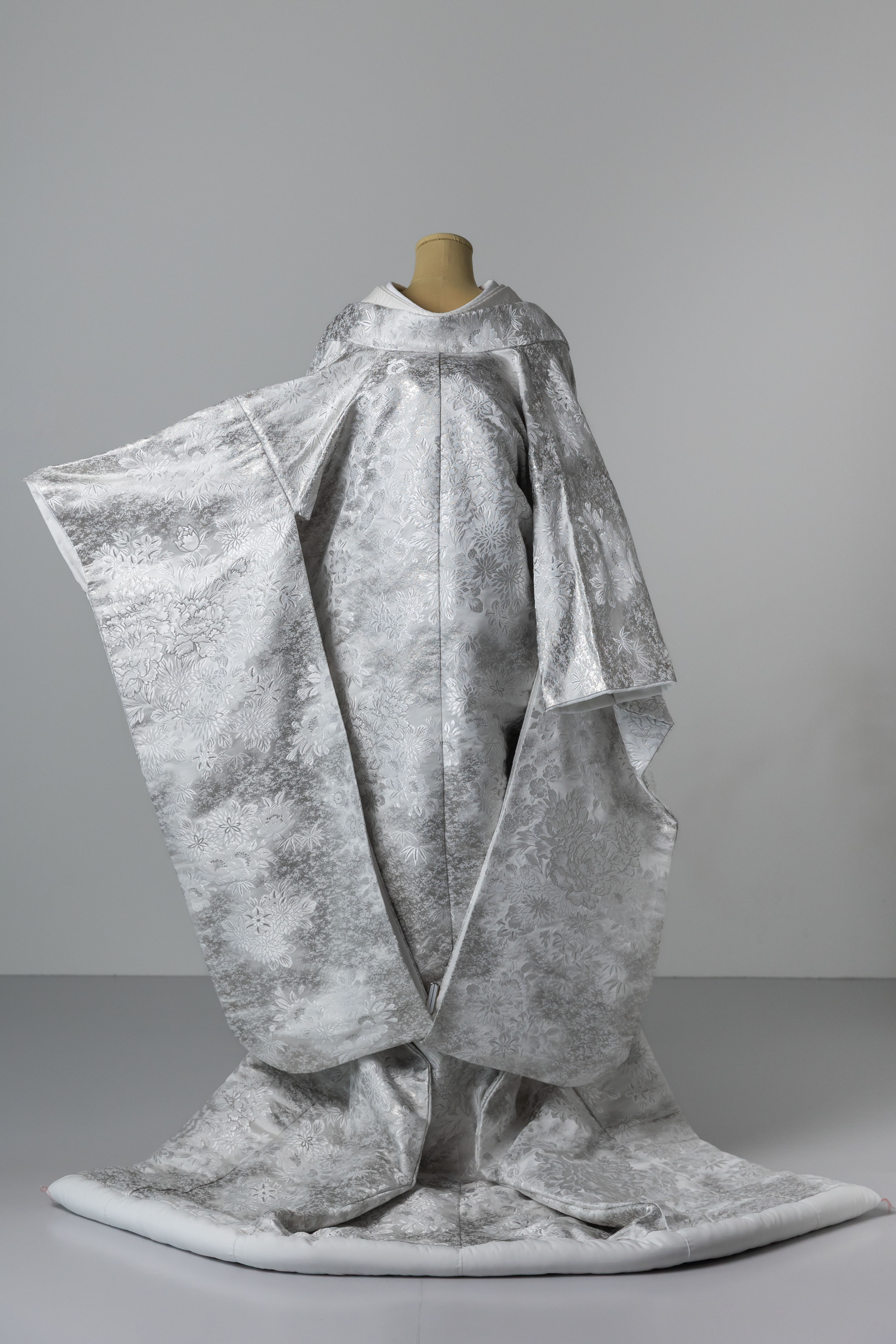 白無垢WU_105「秀麗牡丹　銀箔」スライド3