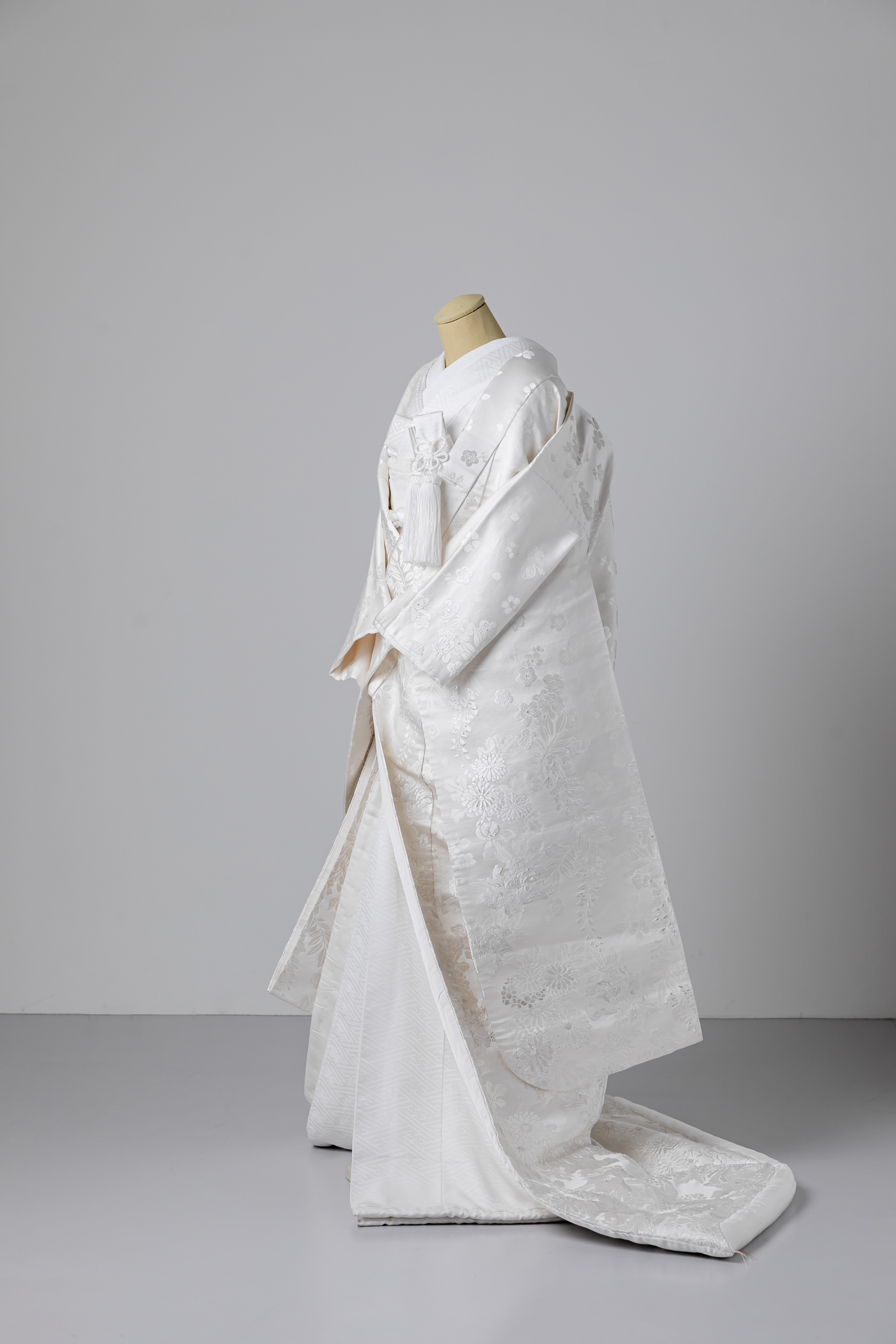 白無垢WU_110「鳳凰の舞に四季の宴」スライド1